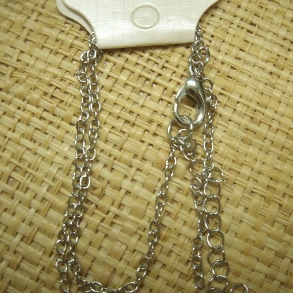 Glow in the Dark Hour Glass Necklace - Picture 10 of 16